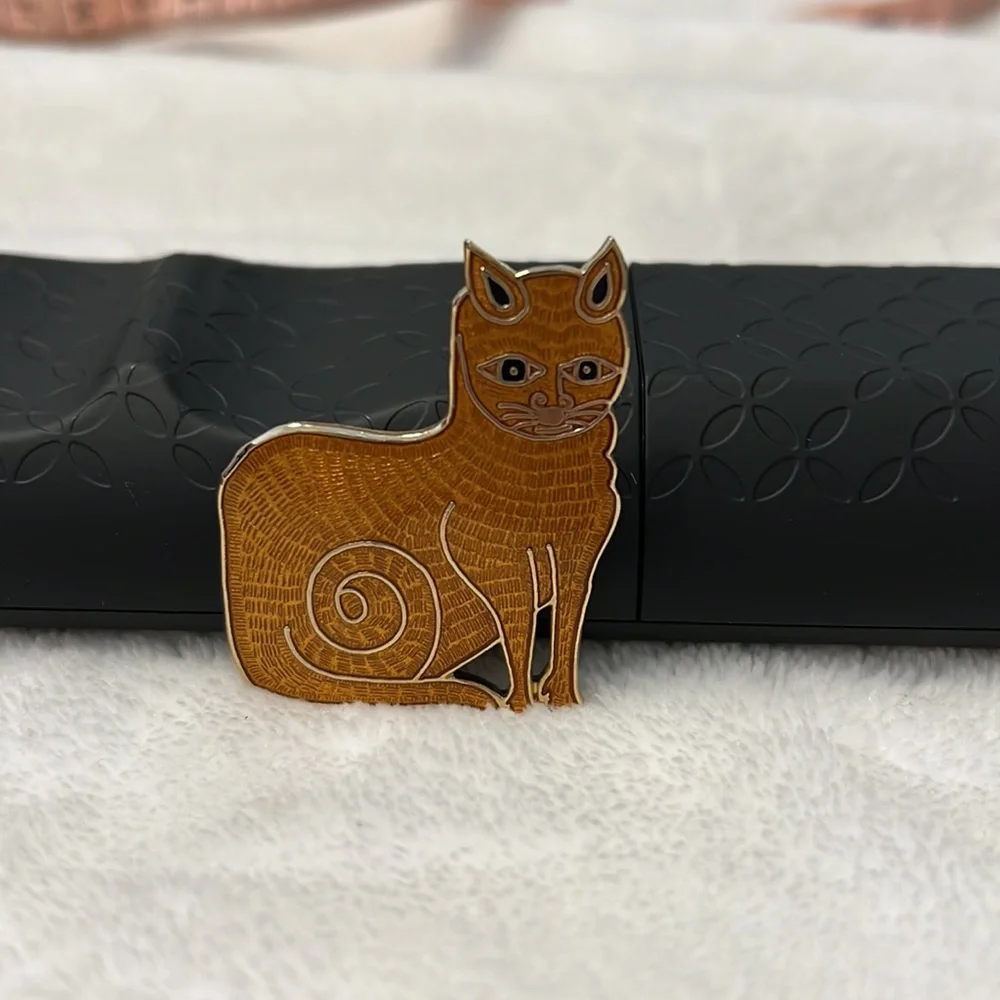 Fish & Crown Cloisonné Cat Pin Brooch VTG Gold Tone Tabby Signed